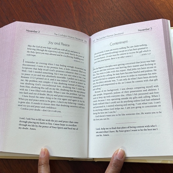 "The Confident Woman Devotional" Hardcover Book by Joyce Meyer - Picture 5 of 6